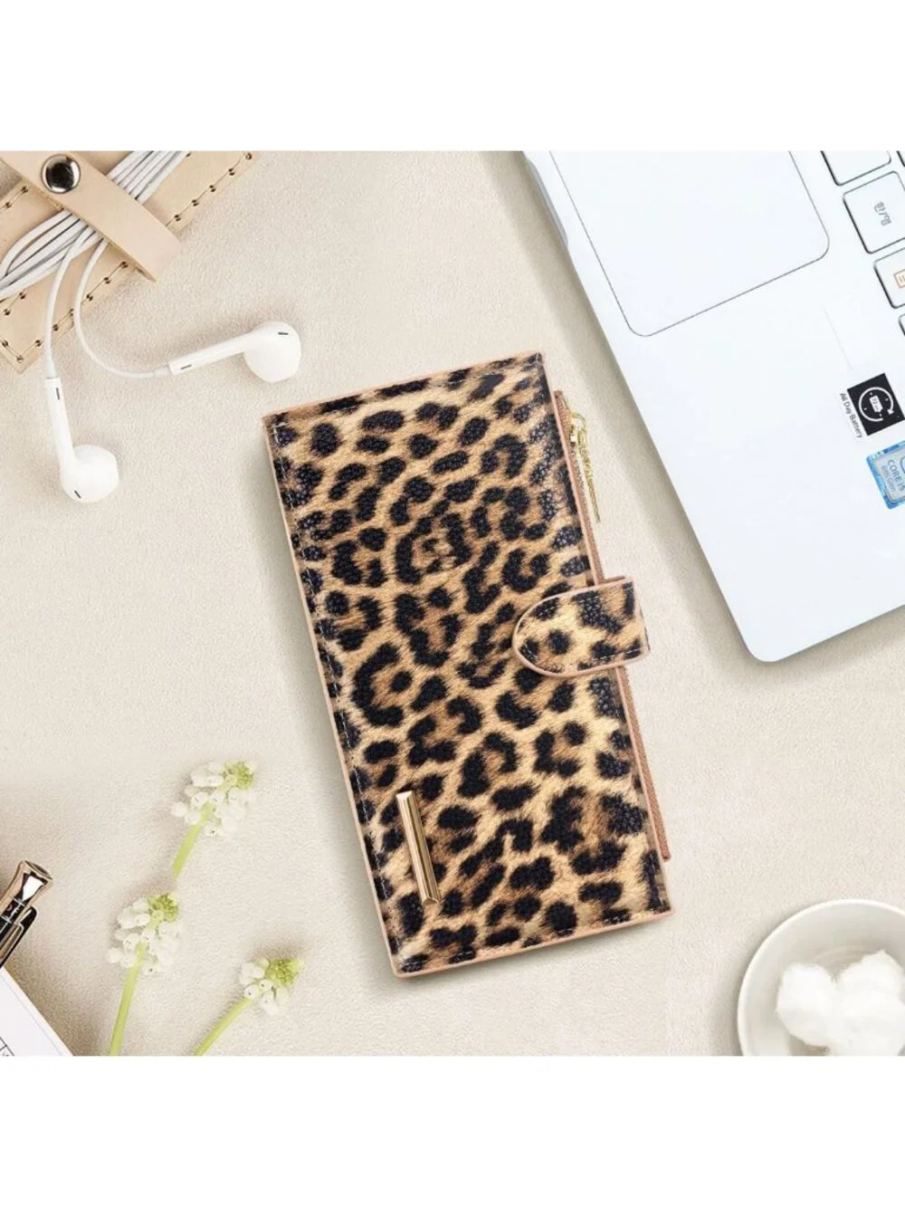 Stylish Light Leopard RFID Blocking Slim Bifold Wallet for Women - Chic Purse